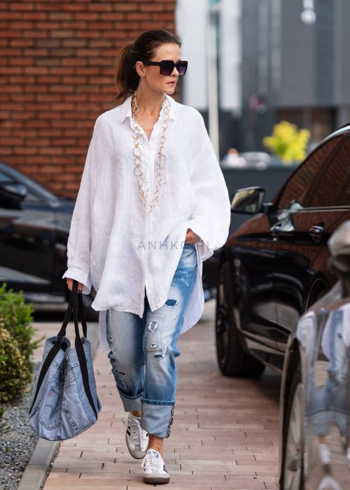 Szukasz lekkiej i stylowej koszuli? Biała lniana koszula oversize Holis to komfort i ponadczasowy styl. Sprawdź i stwórz idealny look!