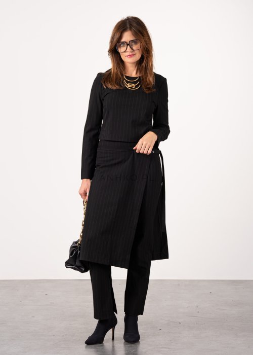 Bluzka-Pinstripe-Czarna-w-Szare-Paski (7).jpg