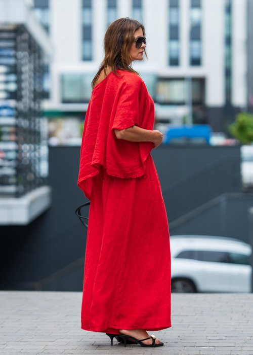 Czerwony komplet lniany damski 100% len z asymetryczną bluzką oversize i szerokimi spodniami z gumką w pasie. Lekki, przewiewny zestaw idealny do codziennych oraz eleganckich stylizacji.