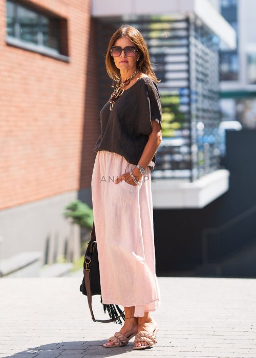 Jasnoróżowa lniana spódnica maxi z kieszeniami, rozcięciami po bokach i elastyczną talią w stylu boho z naturalnego materiału