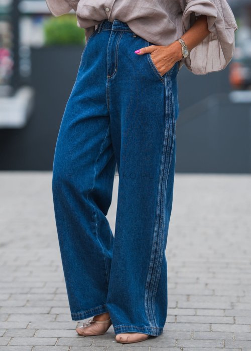 Niebieskie jeansy damskie z wysokim stanem i szerokimi nogawkami, wykonane z klasycznego denimu w stylu casualowym