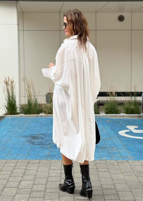 Biała sukienka koszulowa oversize midi z długim rękawem, kieszenią i ściągaczem u dołu w stylu casualowym