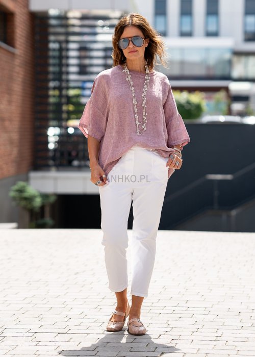 Lniana bluzka damska oversize w kolorze pudrowego różu, rękaw 3/4, okrągły dekolt, lekka letnia stylizacja boho