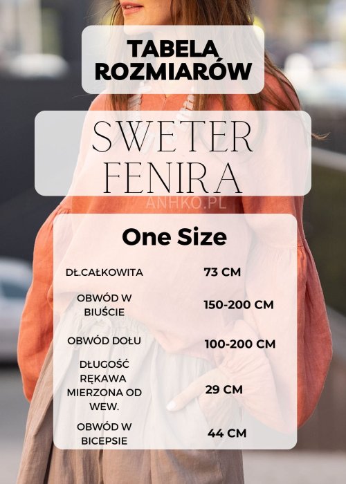Beżowy sweter o luźnym, oversize’owym kroju, wykonany z przewiewnej, ażurowej dzianiny o grubym splocie.