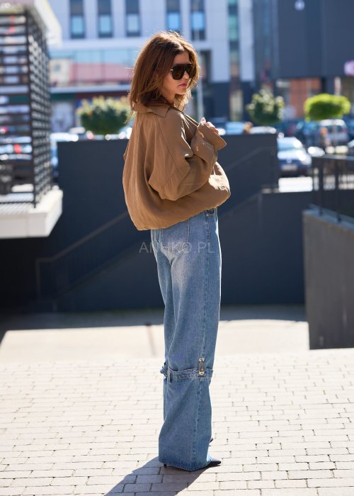 Zestaw damski w stylu boho z oversize koszulą w kolorze karmelowym i jasnym topem