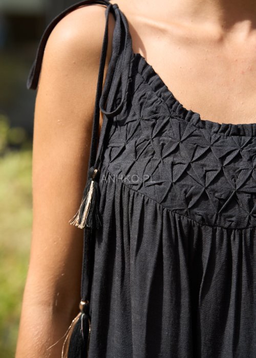 ALT: Czarna długa sukienka maxi na ramiączkach wiązanych, luźny krój boho z haftowaną górą, letnia moda damska