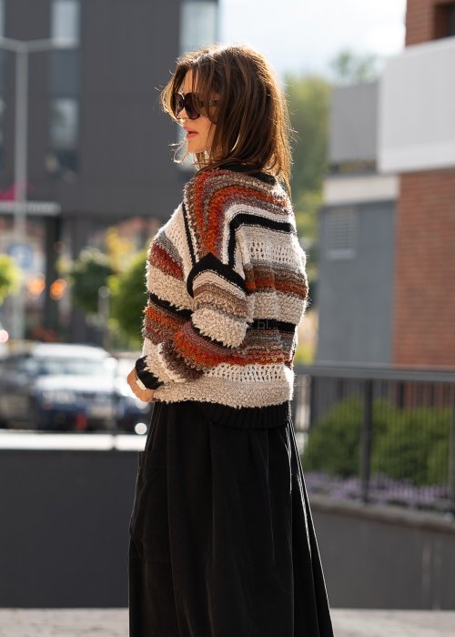 Sweter w paski o luźnym splocie
