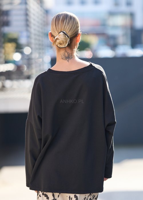Bluza z napisem NO BAD DAYS, spódnica w zwierzęcy wzór