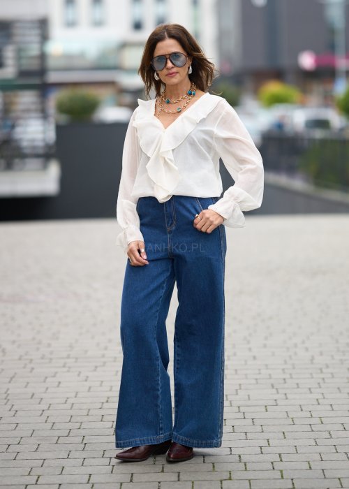Niebieskie jeansy damskie z wysokim stanem i szerokimi nogawkami, wykonane z klasycznego denimu w stylu casualowym