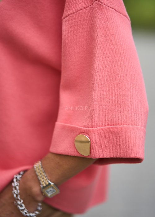 Dzianinowy Sweter Damski Verina różowo-beżowy w geometryczne panele z półgolfem i rękawem 3/4