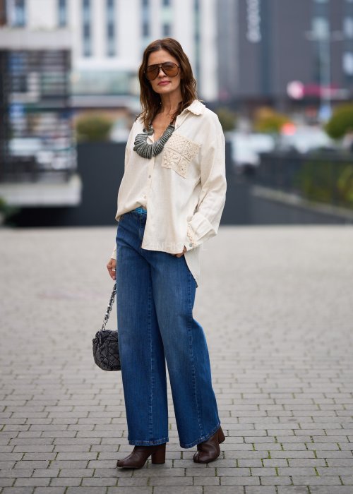 Niebieskie jeansy damskie z prostą nogawką i wiązaniem w pasie w stylu casual