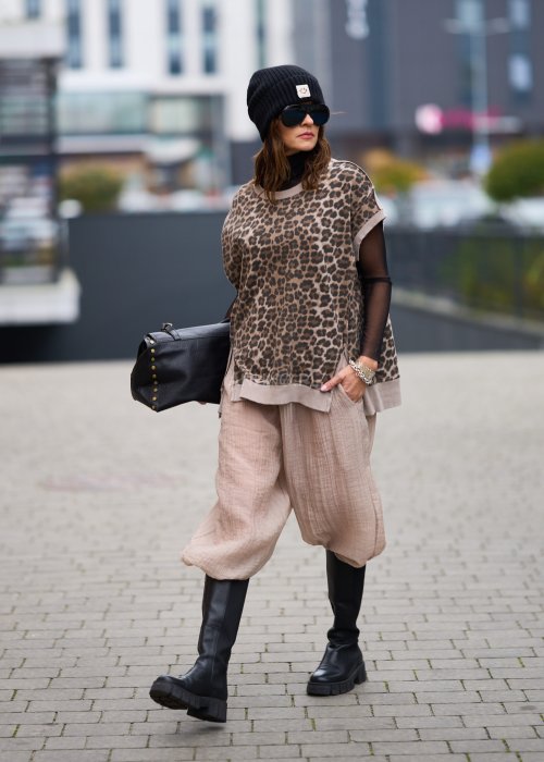 Beżowe spodnie damskie z muślinu, szerokie nogawki 7/8, lekki materiał, styl boho, elastyczna talia, letnia stylizacja