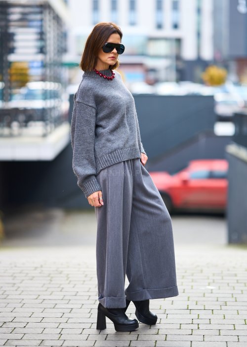 Szare eleganckie spodnie culottes z mankietami