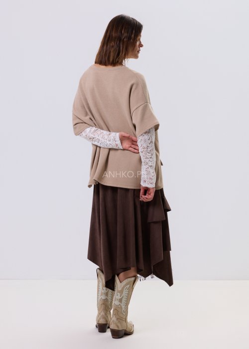 Brązowa spódnica Normal maxi o asymetrycznym kroju z falbanami, koronkową wstawką i frędzlami, wysoki stan, styl boho casual.