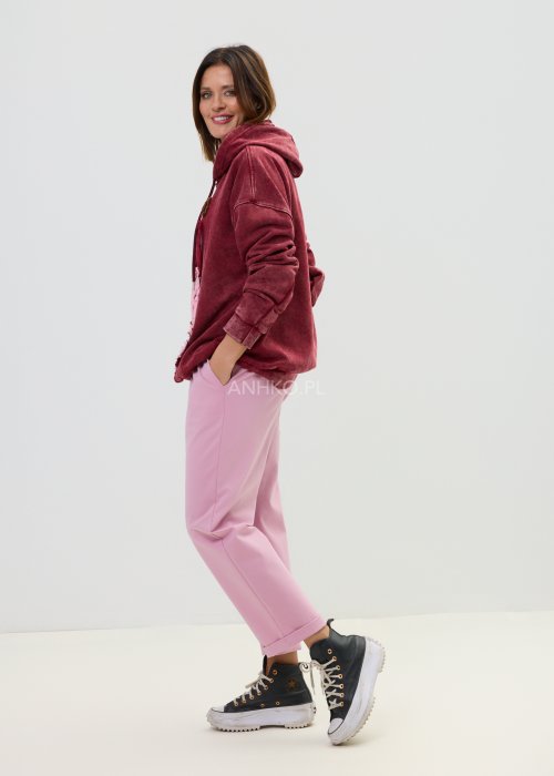 Bordowa bluza z kapturem i artystycznym nadrukiem w stylu streetwear
