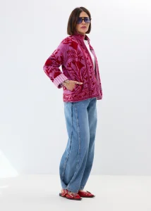 Jeansy Flow Shape  Jasny Denim  z zatrzaskiem na dole nogawki