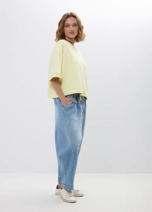 Żółta bluza oversize z krótkim rękawem i ściągaczem u dołu. Luźny fason w pastelowym odcieniu, idealny na co dzień.